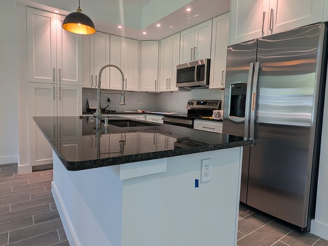 Photo - 654 Main St Unidad 100