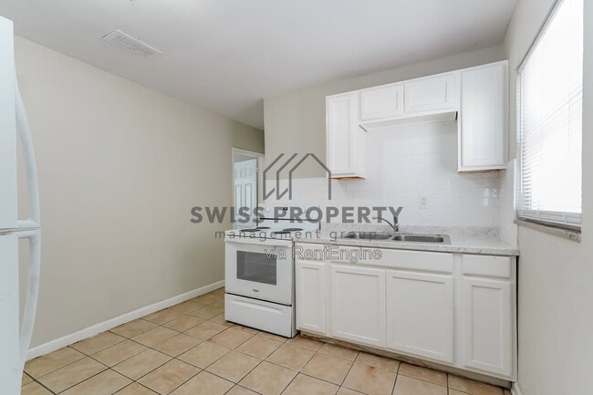 Photo - 1436 Oakwood Ave