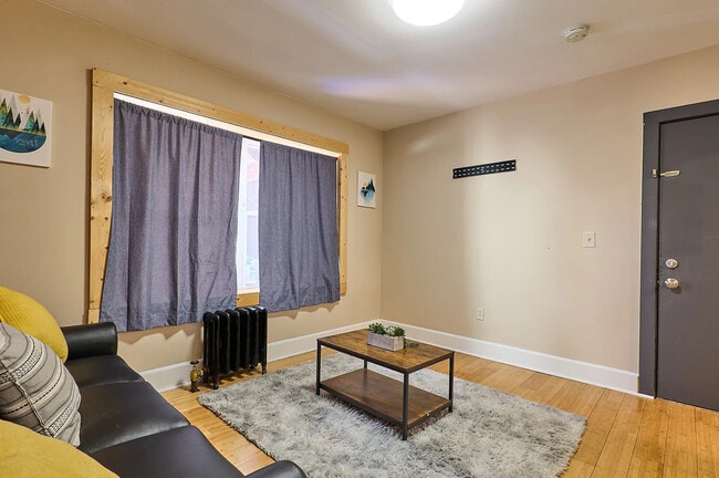 Photo - 198 Court St