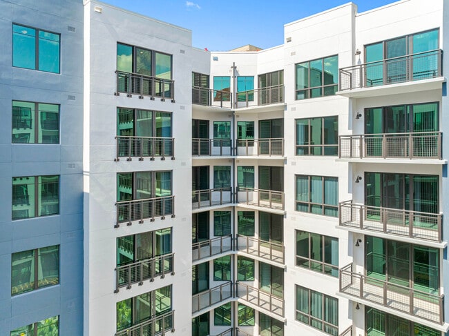 Photo - Inscription Channel District