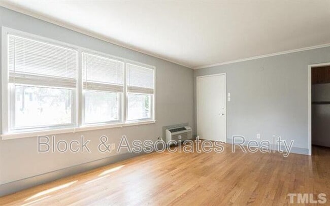 Photo - 631-B Daniels St