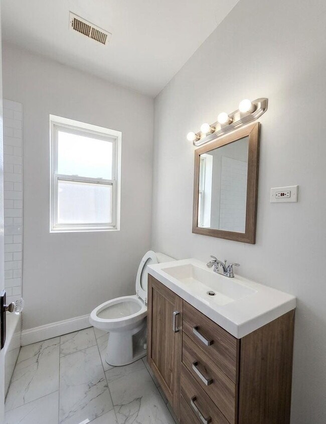 Photo - 3636 W Iowa St Unit 1R