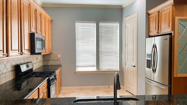 Photo - GORGEOUS Townhome in Inner Loop Gated Community **Ask about our NO CASH DEPOSIT option through OB...