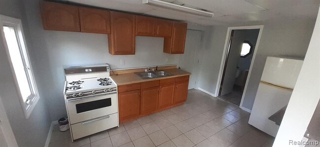 Photo - 965 Walton - Studio