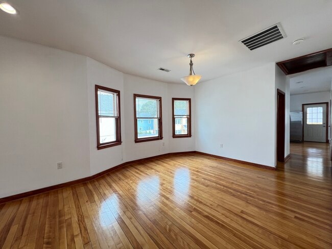Building Photo - 42 Pinkham Rd Unit 42