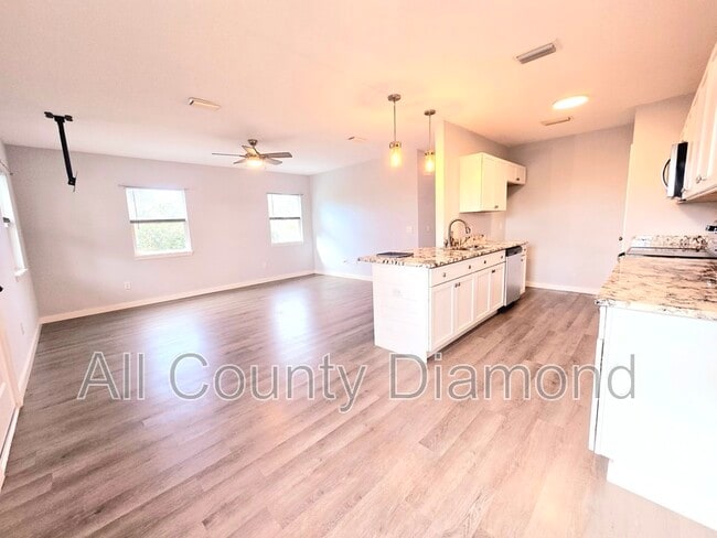 Photo - 3805 E 4th St