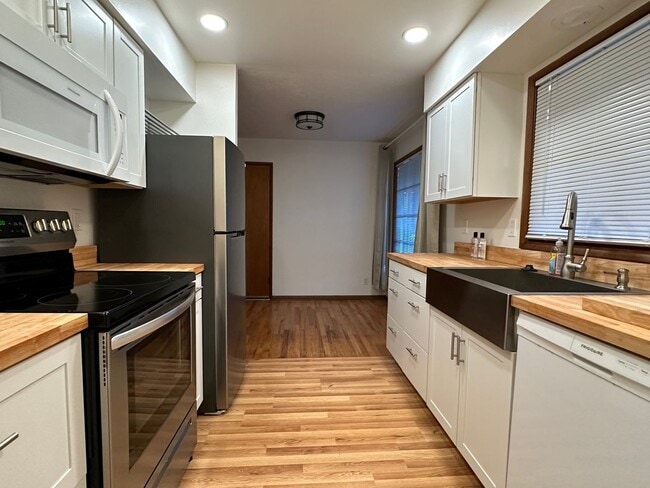 Photo - 12820 SW Glenhaven St