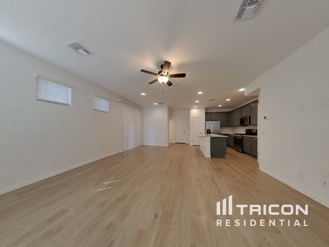 Photo - 5838 W Wood St