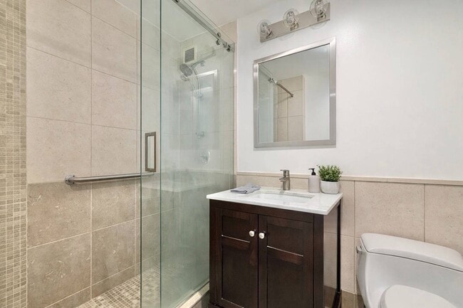 Photo - 350 W 42nd St