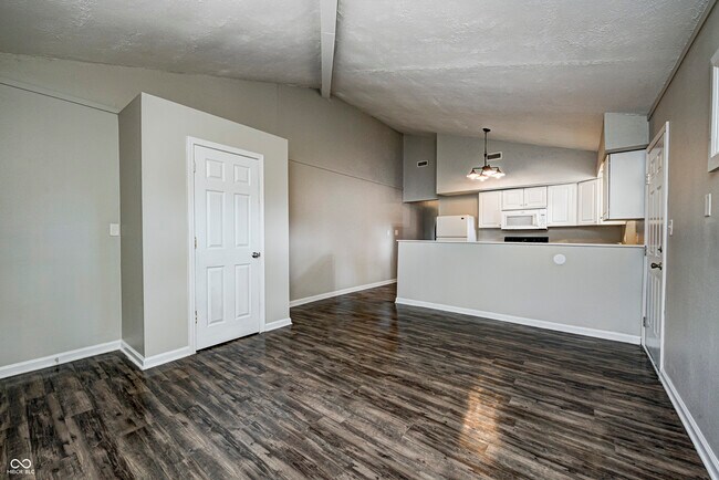 Photo - 8467 Bluff Rd