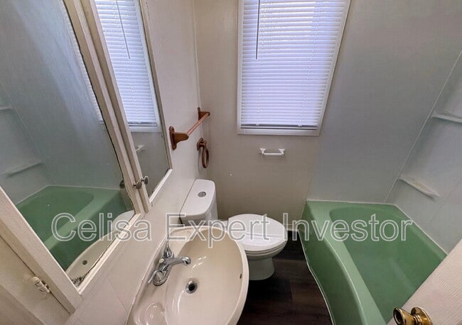 Photo - 5506 Webster St