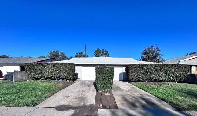 Building Photo - 9137-9139 Tuolumne Drive Unit 9137 Tuolumne Drive