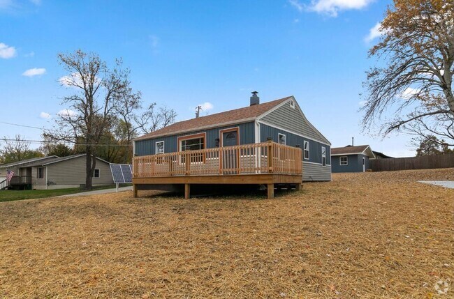 Building Photo - 702 S 10th Ave Rental