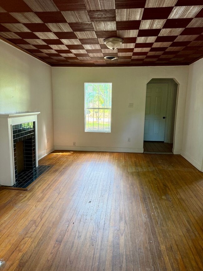 Photo - 3108 Syphon St