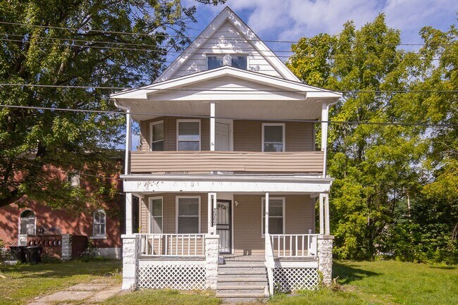 Building Photo - 2962 E 66th St Unit Down Rental