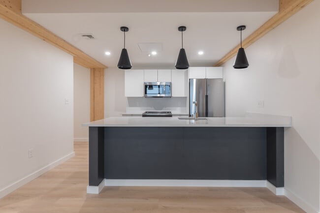 Building Photo - 11 E Lenox St Unit 2