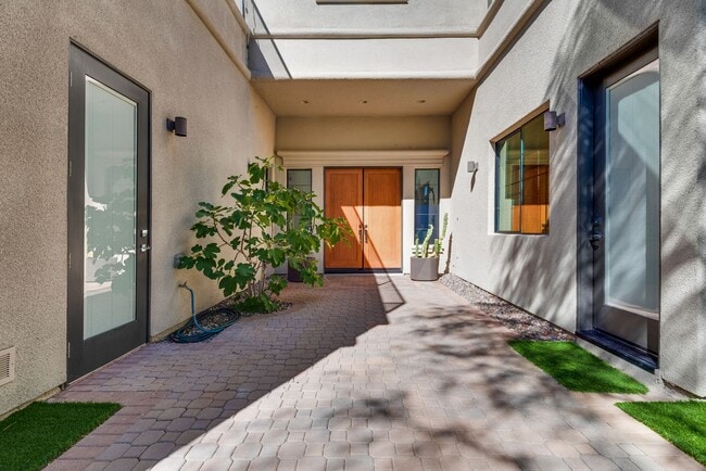 Photo - Luxury Summerlin Living in Gated Canyon Cr...