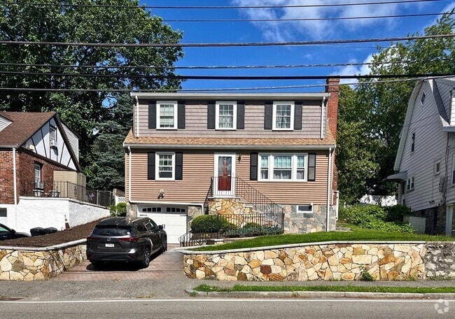 Building Photo - 469 Appleton St Rental