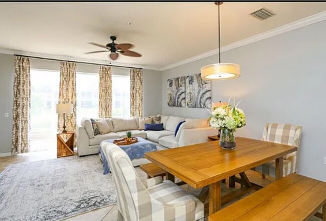 Photo - 960 Hampton Cir