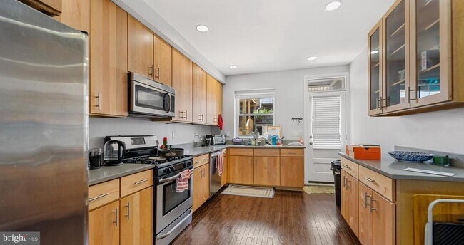 Photo - 647 S Belnord Ave