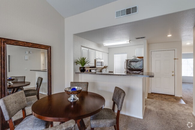 Laguna, 2 BR, 2 BA - 950 SF