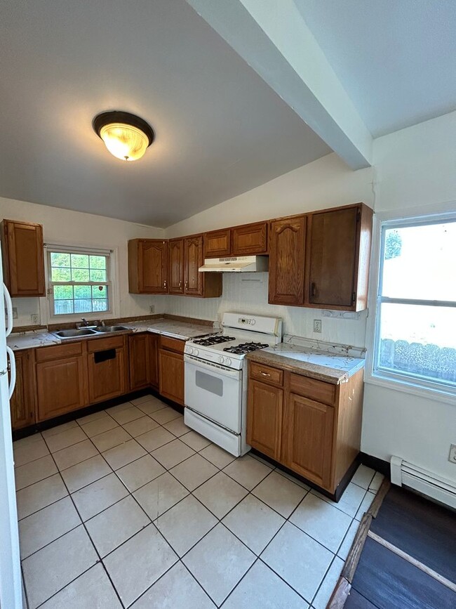 Photo - Nice 3 bedroom house big kitchen and Parking