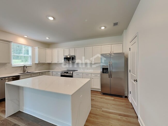 Photo - 108 Punderson Dr