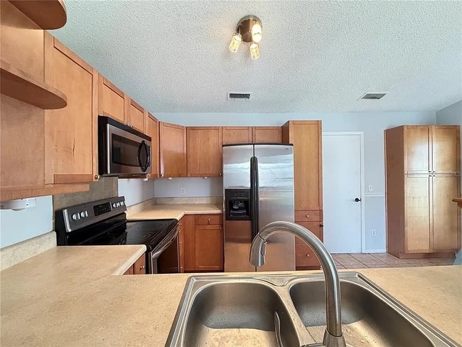 Photo - 9923 Castleton St
