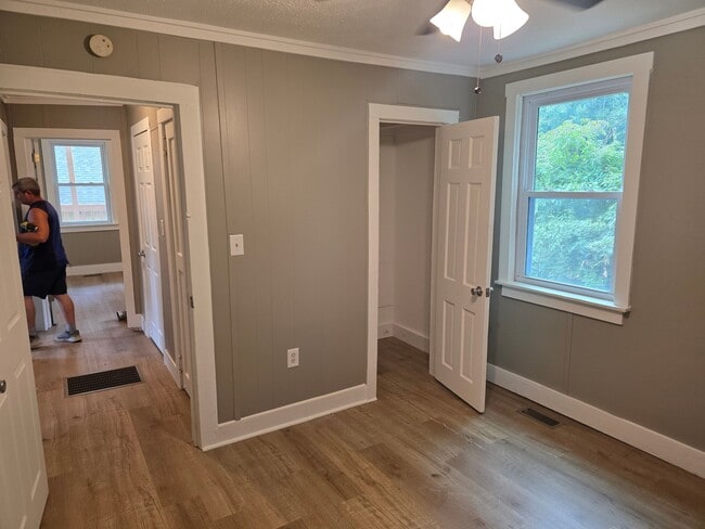 8 Dogan St