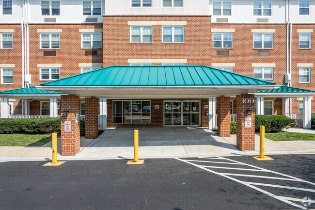 2BR, 1BA - 910SF