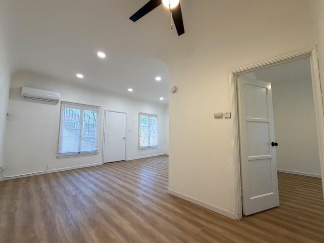 Photo - 810 E Chevy Chase Dr