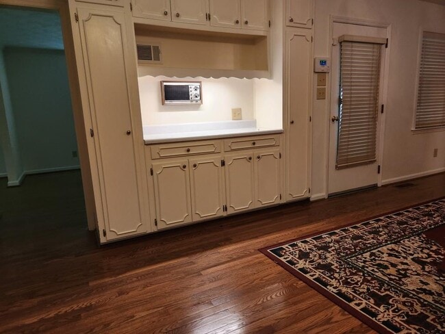 Photo - 1181 Lake Shore Cir