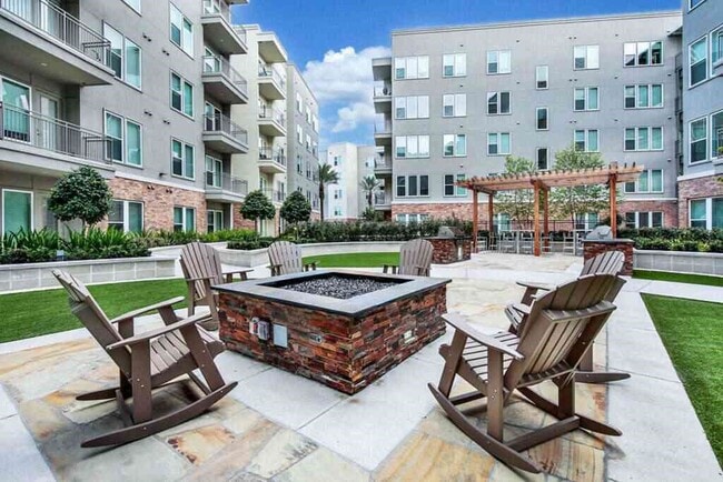 Building Photo - 150 W Sam Houston Pkwy N Unit D2