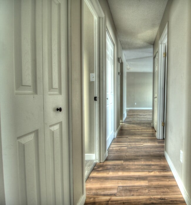 Photo - 1703-142A 42a St