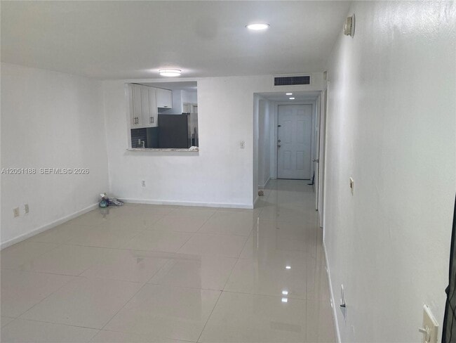 Building Photo - 1550 NE 191st St Unit 309