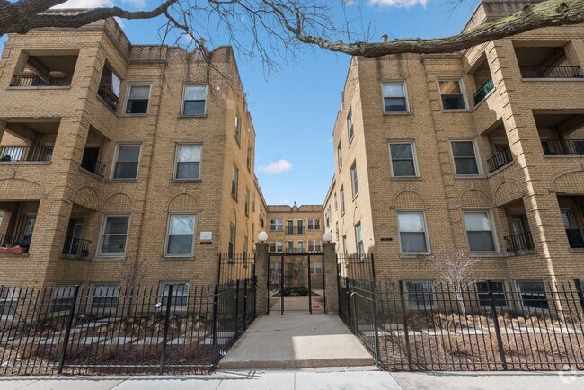 Building Photo - 4716 N Bernard St Unit 1W Rental