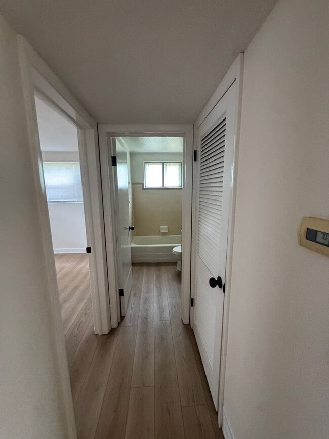 Photo - 1504 Parkade Blvd Unit B