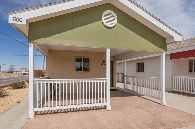 Building Photo - 800 Sherwood Dr Unit A