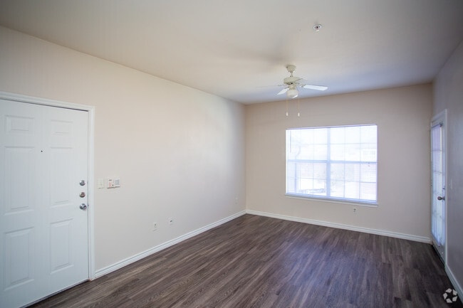 The Renaissance 2BDx2BA 945 ft² - Woodridge Apartments