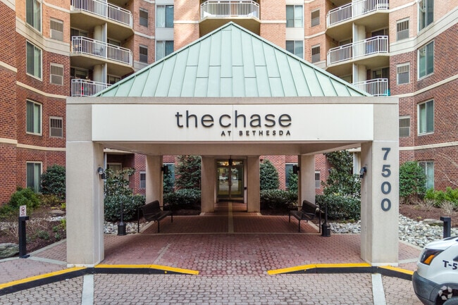 Entrada - The Chase at Bethesda