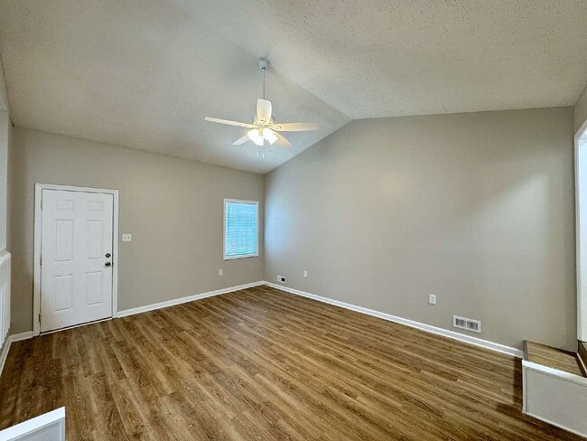 Photo - Beautiful Three Bedroom Home!