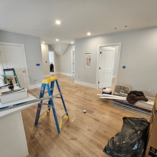 Building Photo - 28 Brooks St Unit 3