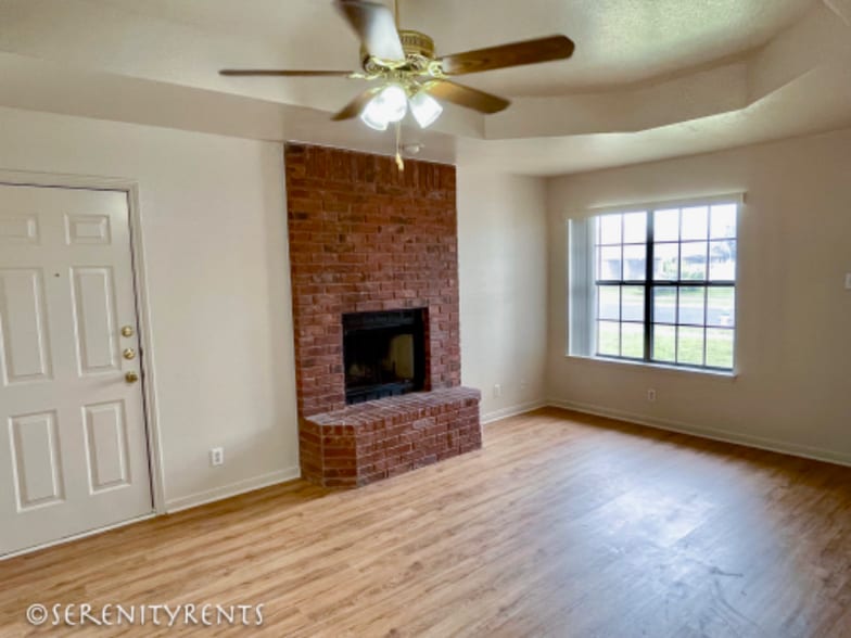 5209 Morning Glen Ln