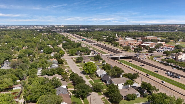 Photo - 4633 Calmont Ave