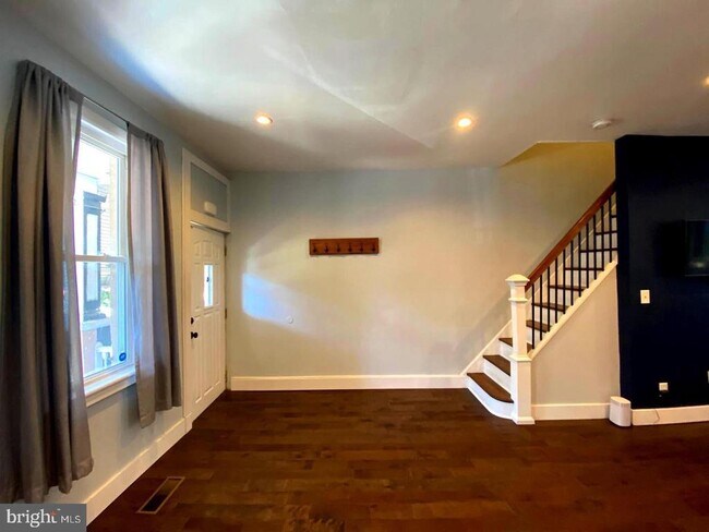 Photo - 1457 N Corlies St