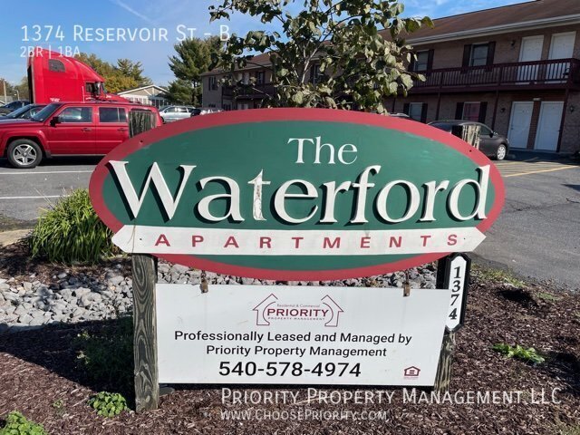 Building Photo - 1374 Reservoir St Unit B