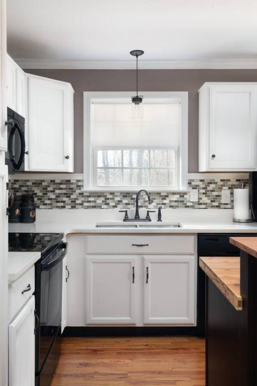 Photo - 7206 Sawyer Rd