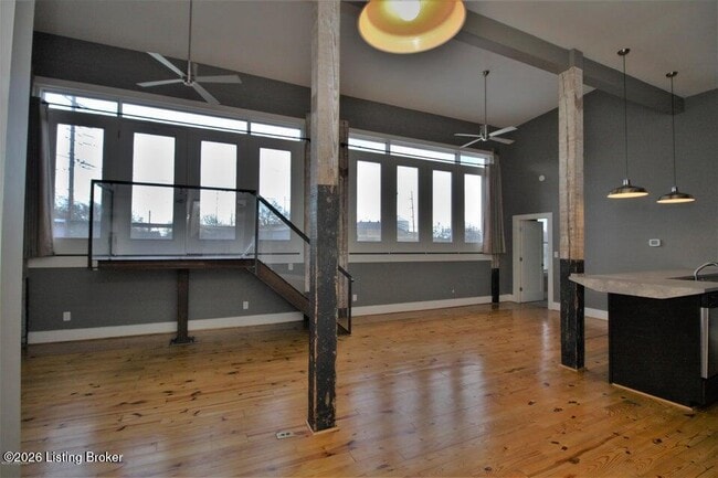 Building Photo - 2920 Frankfort Ave Unit 201