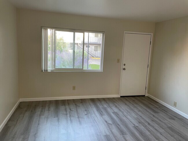 Photo - 2070 Latham St Unit 1