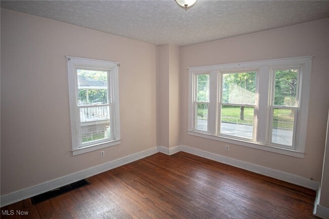 Photo - 276 Wildwood Ave